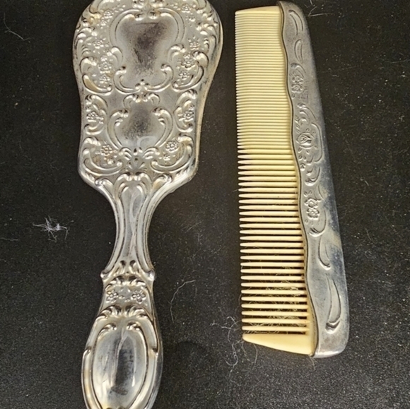 Vintage Victorian silver plate brush and comb set. - Picture 2 of 6
